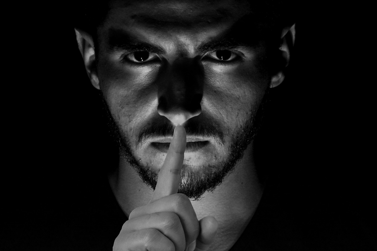 Picture 3: Keeping a conspiracy secret is unlikely in the long term. Picture 3: Keeping a conspiracy secret is unlikely in the long term.