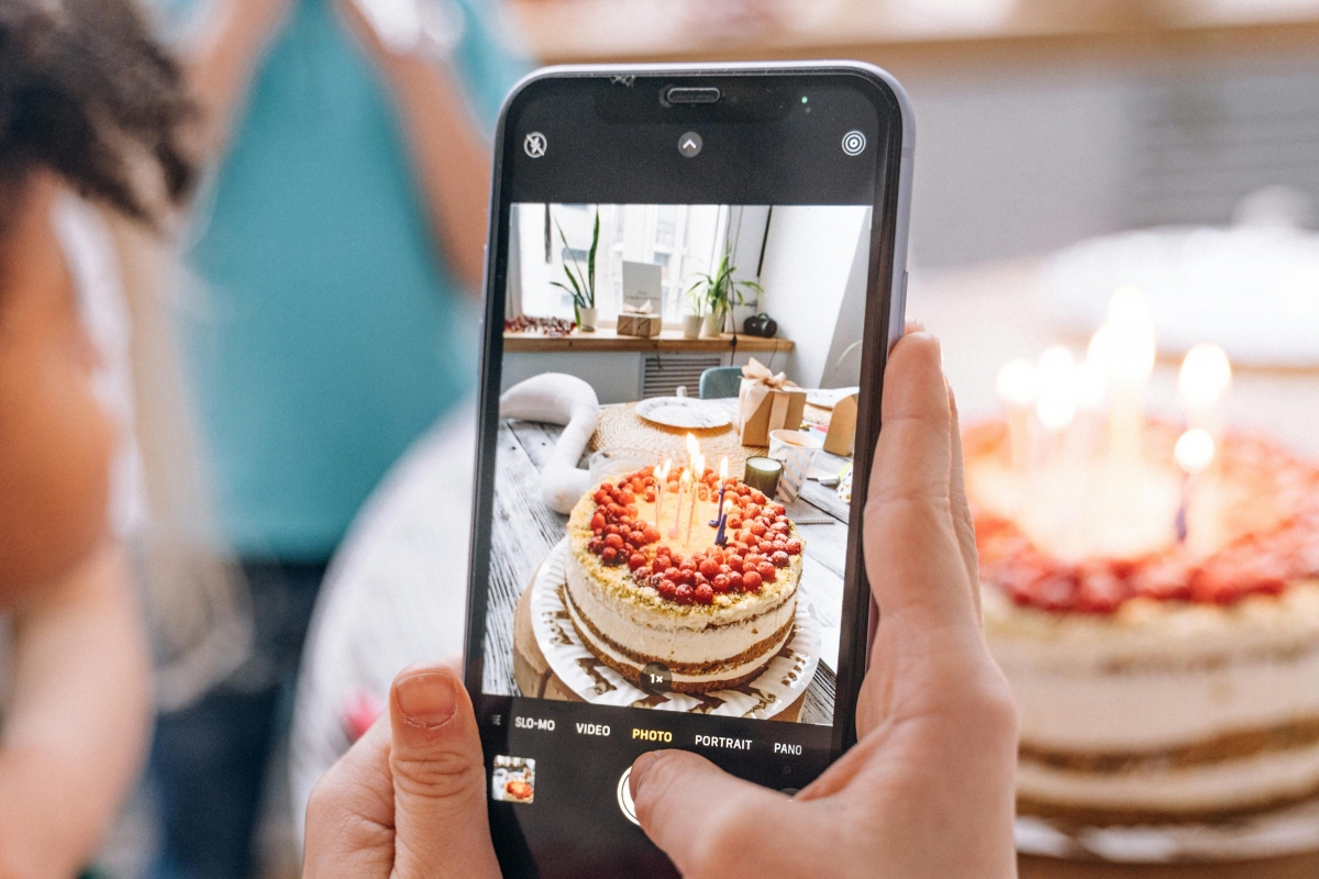 Figure 1: Capturing moments on your birthday Figure 1: Capturing moments on your birthday